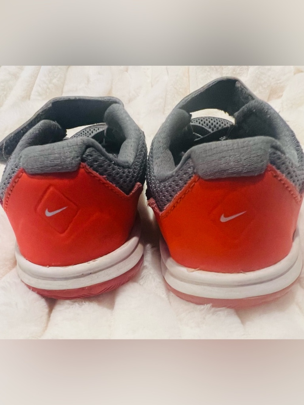 Nike Toddler Boys Sneakers Size 11C Grey Red Velcro Athletic - Picture 6 of 7